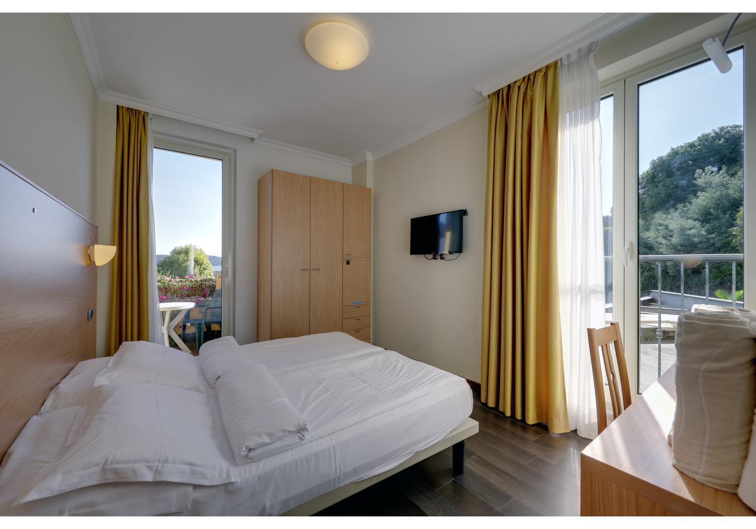 ורבאניה Hotel Residence Zust מראה חיצוני תמונה
